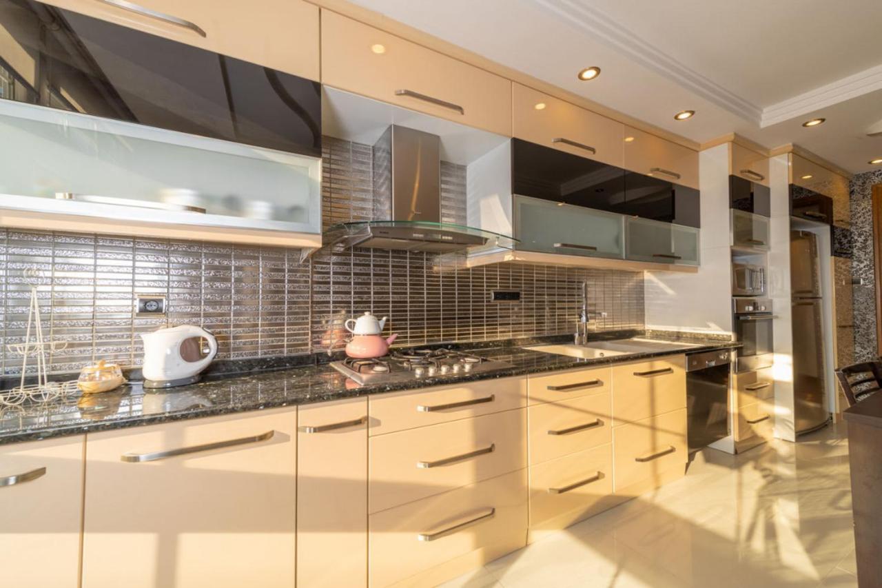 Lovely Flat With Sea View Near Beach In Muratpasa Antália Exterior foto
